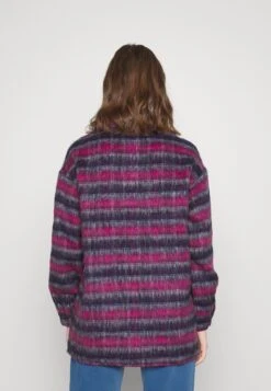 Noisy May Nmlulla Long Shacket- Halflange Jas - Festival Fuchsia -Only Mode Winkel 25c235d71e47456588c135fef502cffa