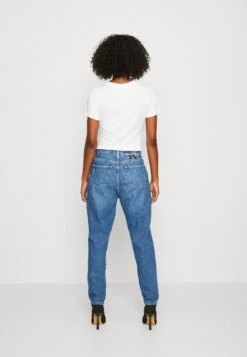 Calvin Klein Jeans Mom - Relaxed Fit Jeans - Denim Dark -Only Mode Winkel 25edccb01cf34c028cdf0f041e8cdefd