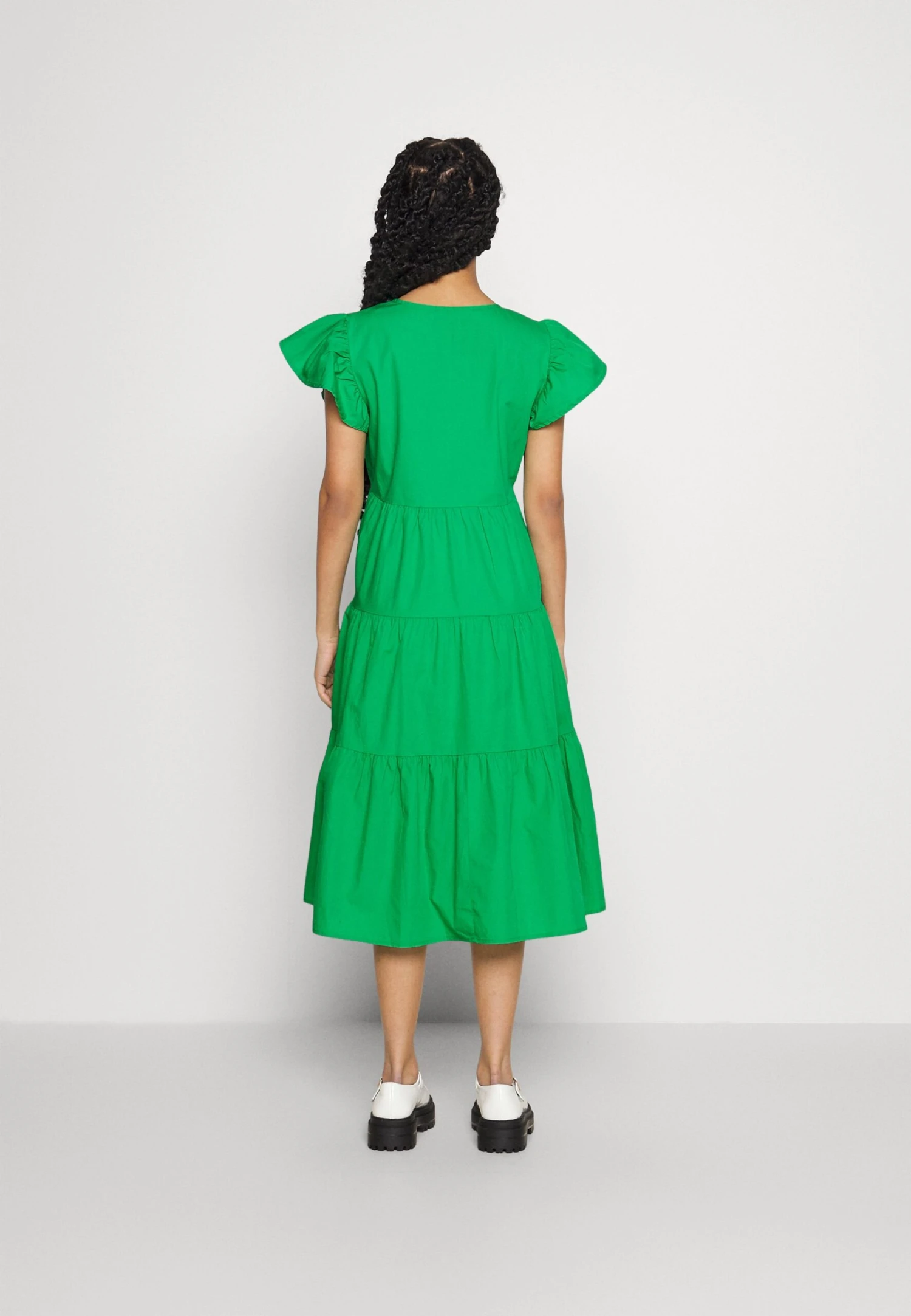 Vero Moda Petite Vmjarlotte Calf Slit Dress - Jurk - Bright Green 3 Vero Moda Petite Vmjarlotte Calf Slit Dress - Jurk - Bright Green - Afbeelding 3