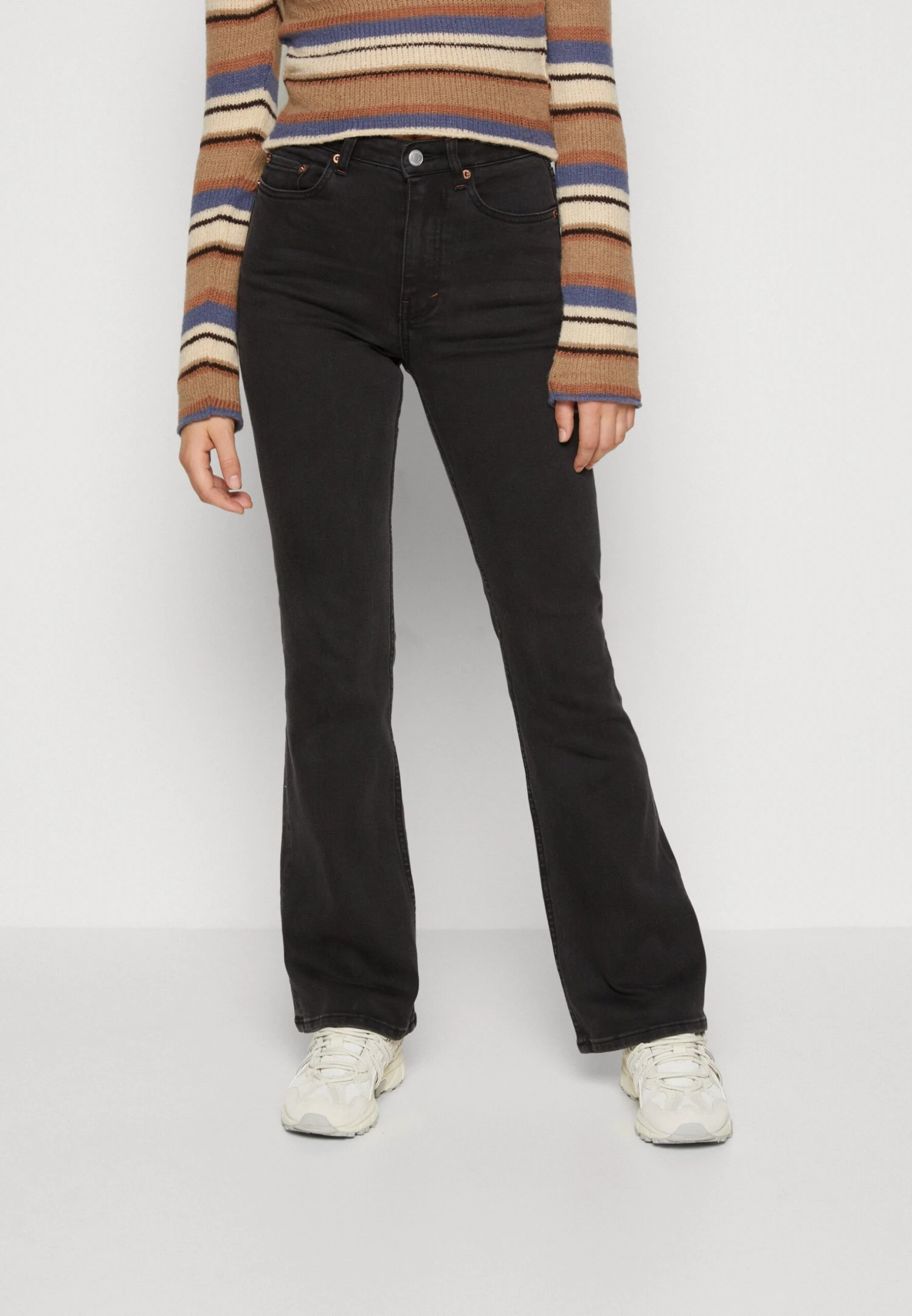 WEEKDAY Glow Curve - Flared Jeans - Black Lux 1 WEEKDAY Glow Curve - Flared Jeans - Black Lux