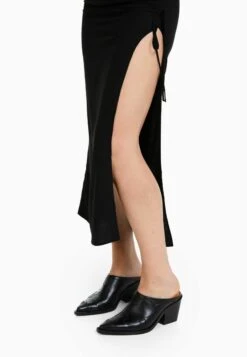 BERSHKA Gathered Blend - Maxirok - Black -Only Mode Winkel 2ba44f335ad844419bcc3cc8dccb195a