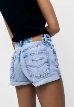 PULL & BEAR Mid-Waist - Jeansshort - Blue Denim 9 PULL & BEAR Mid-Waist - Jeansshort - Blue Denim -Only Mode Winkel 2be6def3bf3d41338ce741e7cf61577d