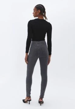 Ultra High Rise- Jeans Skinny Fit - Grey Denim -Only Mode Winkel 2c4cb6b4e95a4163b3b2d4a8c23269fe