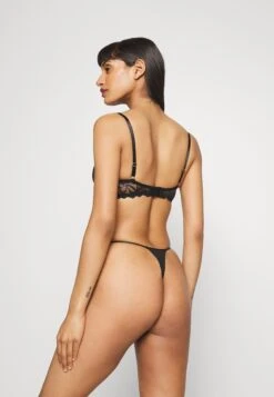 Monki 3 Pack - String - Black -Only Mode Winkel 2d08b69249f1458fad65a5394175f8e7