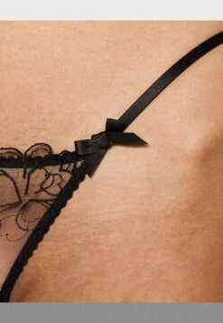 AGENT PROVOCATEUR Maysie - String - Black -Only Mode Winkel 2d63897944d640f991725dbcd08faa94