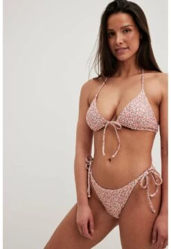 NA-KD Triangel Zum Binden Vorne - Bikinitop - Rose Bouquet -Only Mode Winkel 2dee95fb7ae94464a469749af68e9aa2