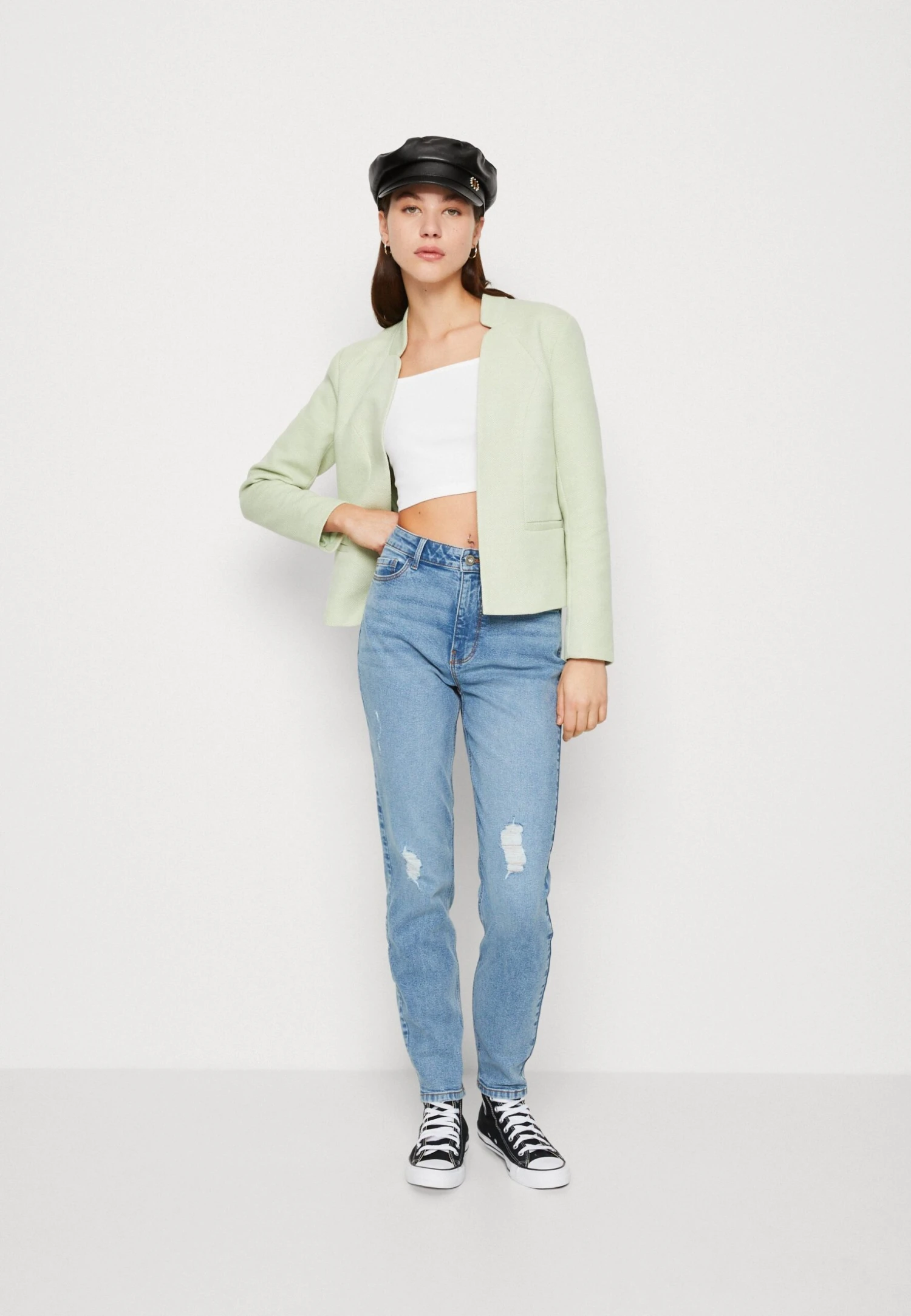 Pieces Pckesia Mom- Relaxed Fit Jeans - Light Blue Denim 2 Pieces Pckesia Mom- Relaxed Fit Jeans - Light Blue Denim - Afbeelding 2