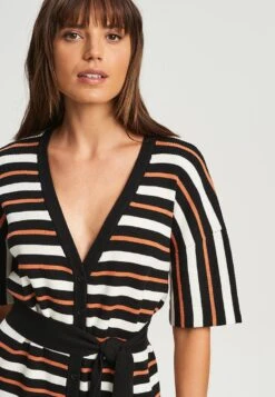 Calli Petras - Gebreide Jurk - Orange Stripe 9 Calli Petras - Gebreide Jurk - Orange Stripe -Only Mode Winkel 32140a724cab4451bfde9e15a28432b8