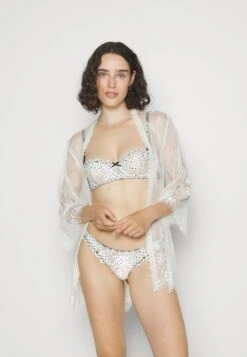Fleur Du Mal Embroidery Thong - String - Ivory Dot -Only Mode Winkel 3229874c0286479892e294a691d98abc