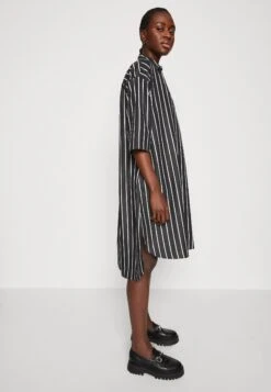 Herrlicher Claudine Dress Stripe - Jurk - Black -Only Mode Winkel 32aad19508be4ea9af2e0507b61a094c