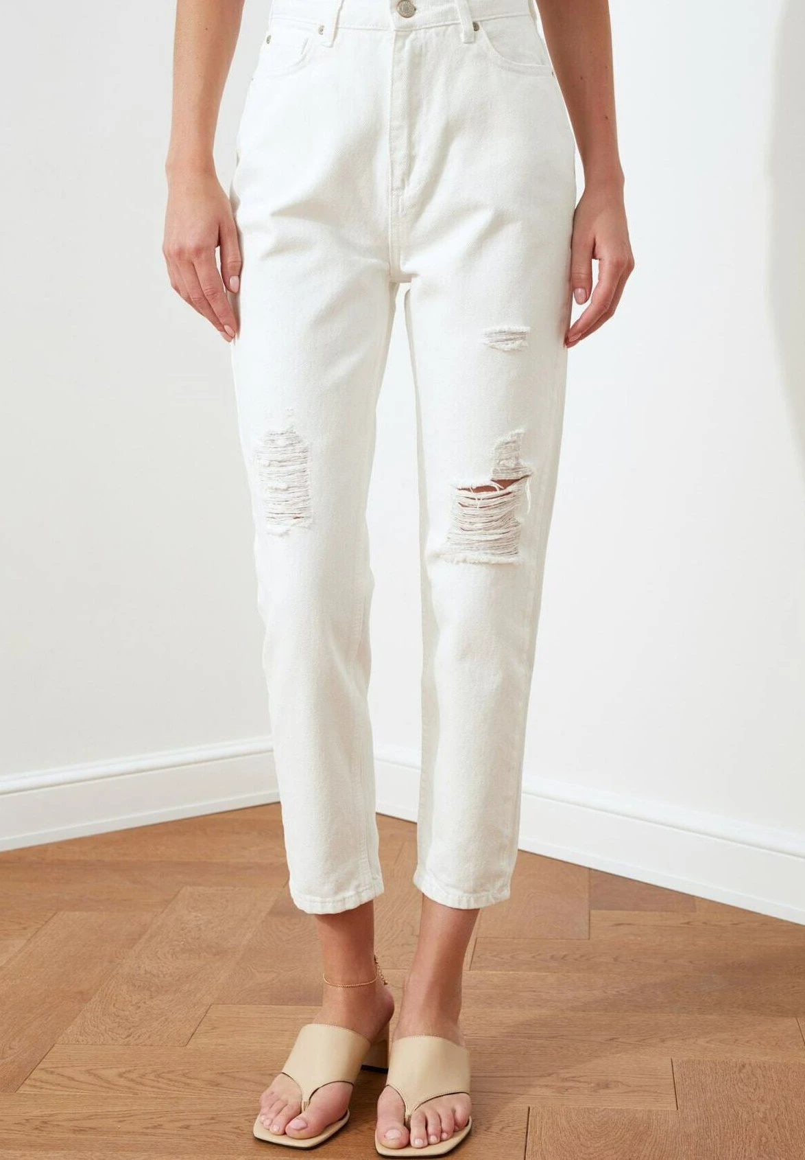 Trendyol Straight Leg Jeans - White 1 Trendyol Straight Leg Jeans - White