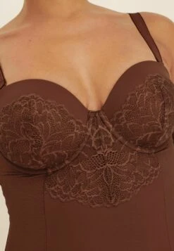 Next Firm Control Cupped - Body - Chocolate Brown -Only Mode Winkel 3543b5bf22774b548f0a544370475ee4