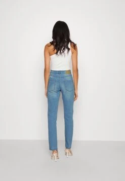 Denim Project Wida Mom - Relaxed Fit Jeans - Light Blue 7 Denim Project Wida Mom - Relaxed Fit Jeans - Light Blue -Only Mode Winkel 35ff63dd3634415baf6c0074eb163fca