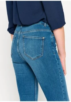 LOLALIZA High-Waisted - Flared Jeans - Blue 8 LOLALIZA High-Waisted - Flared Jeans - Blue -Only Mode Winkel 37f1c3e09c474cc0a76f5d62ad71654e