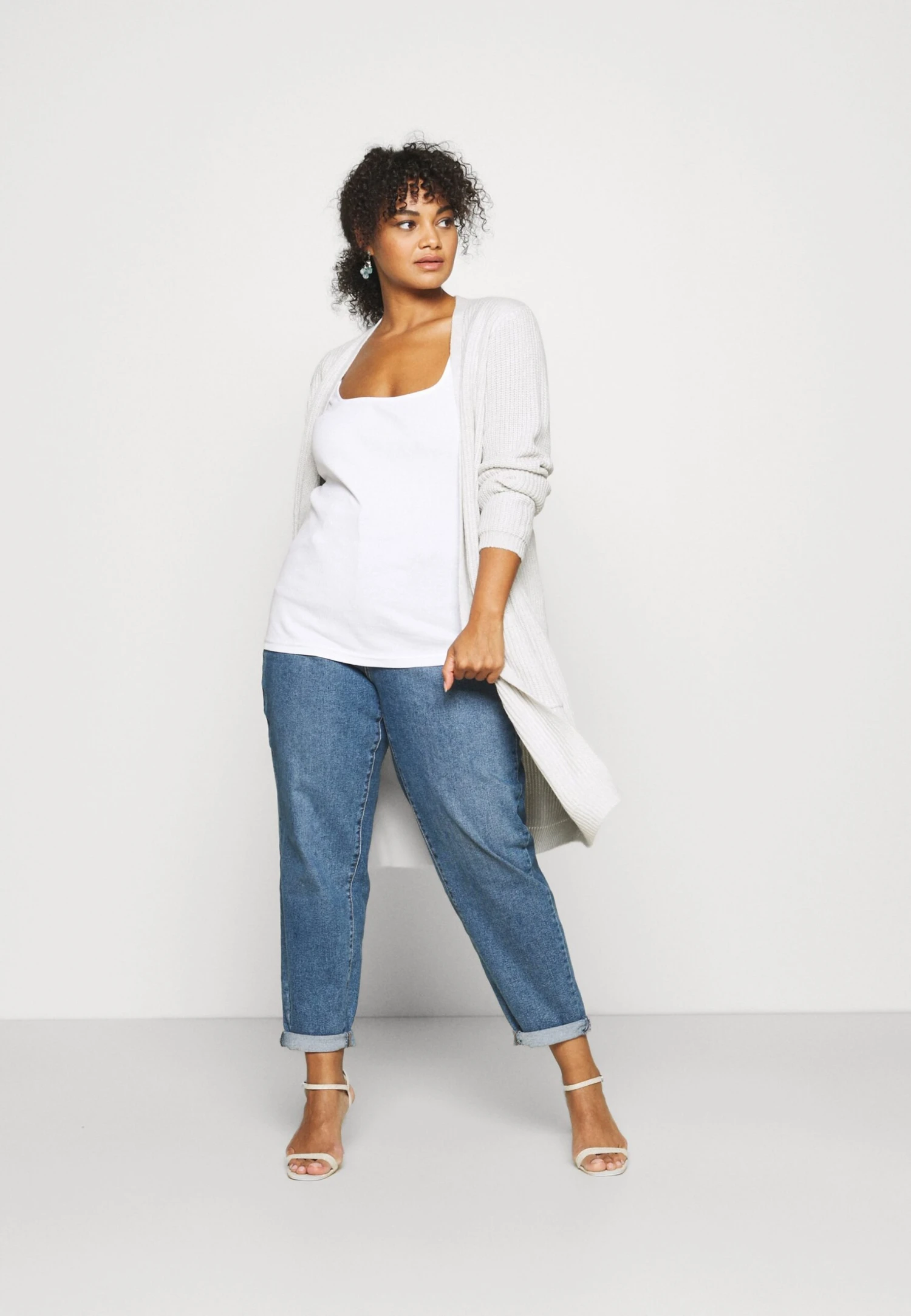 Levi's® Plus High Waisted Mom - Relaxed Fit Jeans - Blue Denim 2 Levi's® Plus High Waisted Mom - Relaxed Fit Jeans - Blue Denim - Afbeelding 2