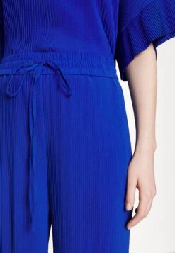 Henrik Vibskov Lago Plissé Pants - Broek - Navy -Only Mode Winkel 3954f4231b244329aced8e0843c42b6e