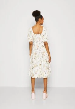 Vero Moda Vmluca Calf Smock Dress - Jurk - Snow White/Svea -Only Mode Winkel 3a52147f54c843a48689a50b45bf4058