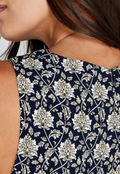 Apricot Filigree Border- Jurk - Navy 5 Apricot Filigree Border- Jurk - Navy -Only Mode Winkel 3a9ae5b7072f4e339beac460d815d3c4