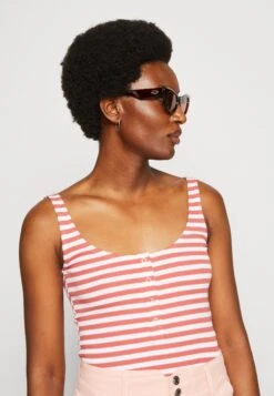 Anna Field Top - White/Red -Only Mode Winkel 3d2161b15f4e45c2b3dffa796b8ff546