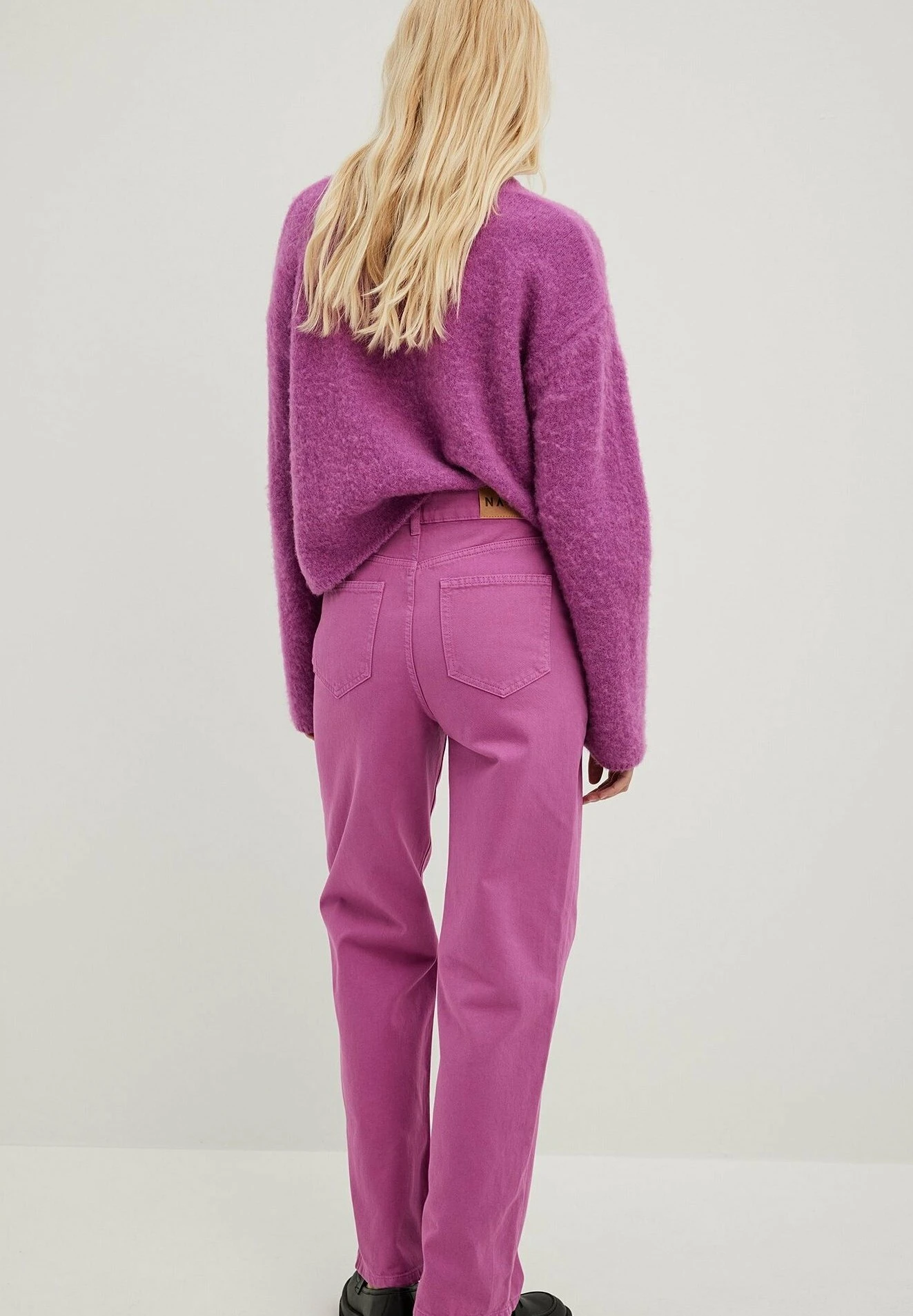 NA-KD Geschnittene- Straight Leg Jeans - Pink 2 NA-KD Geschnittene- Straight Leg Jeans - Pink - Afbeelding 2