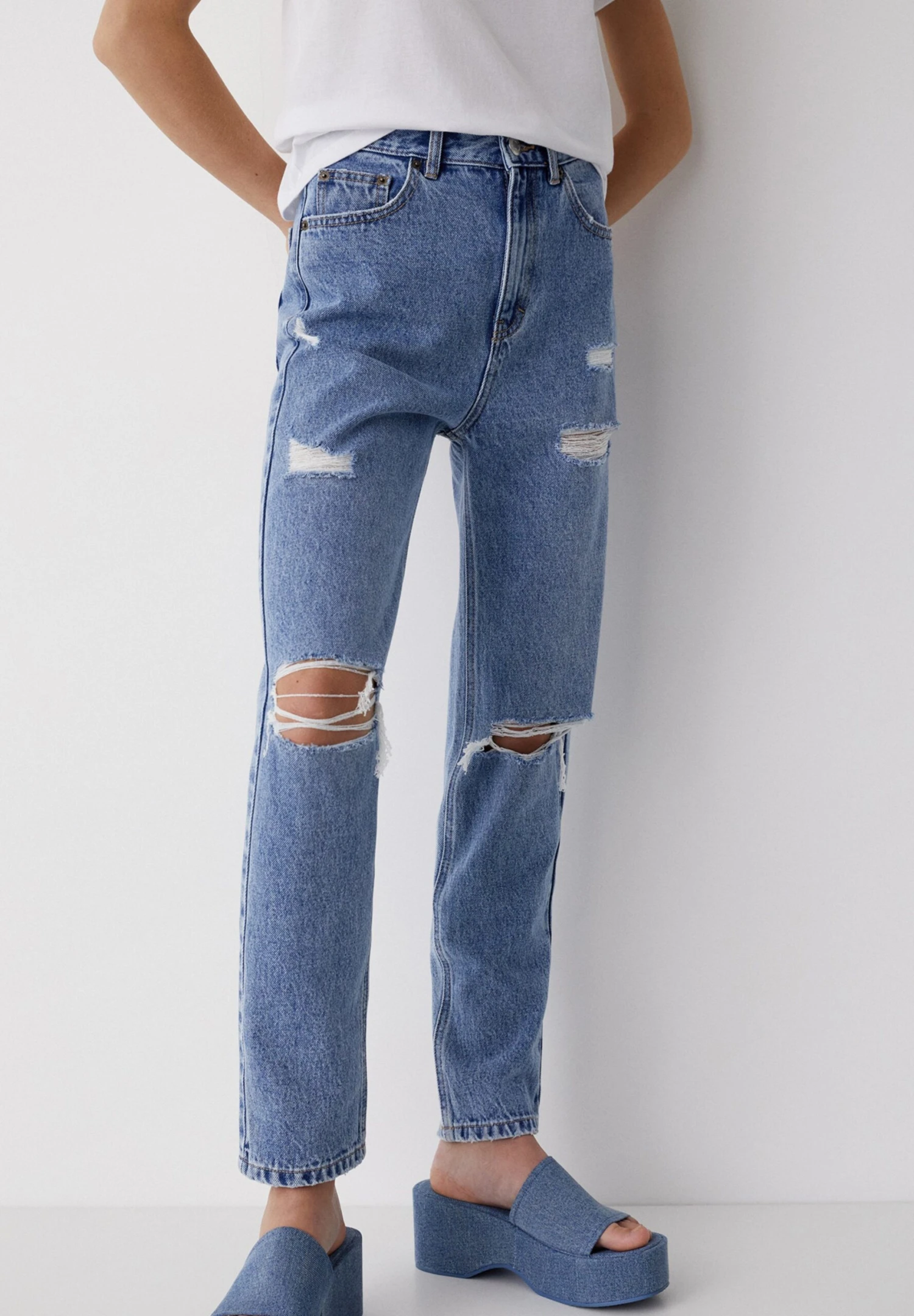 PULL & BEAR Ripped- Straight Leg Jeans - Blue Denim 1 PULL & BEAR Ripped- Straight Leg Jeans - Blue Denim