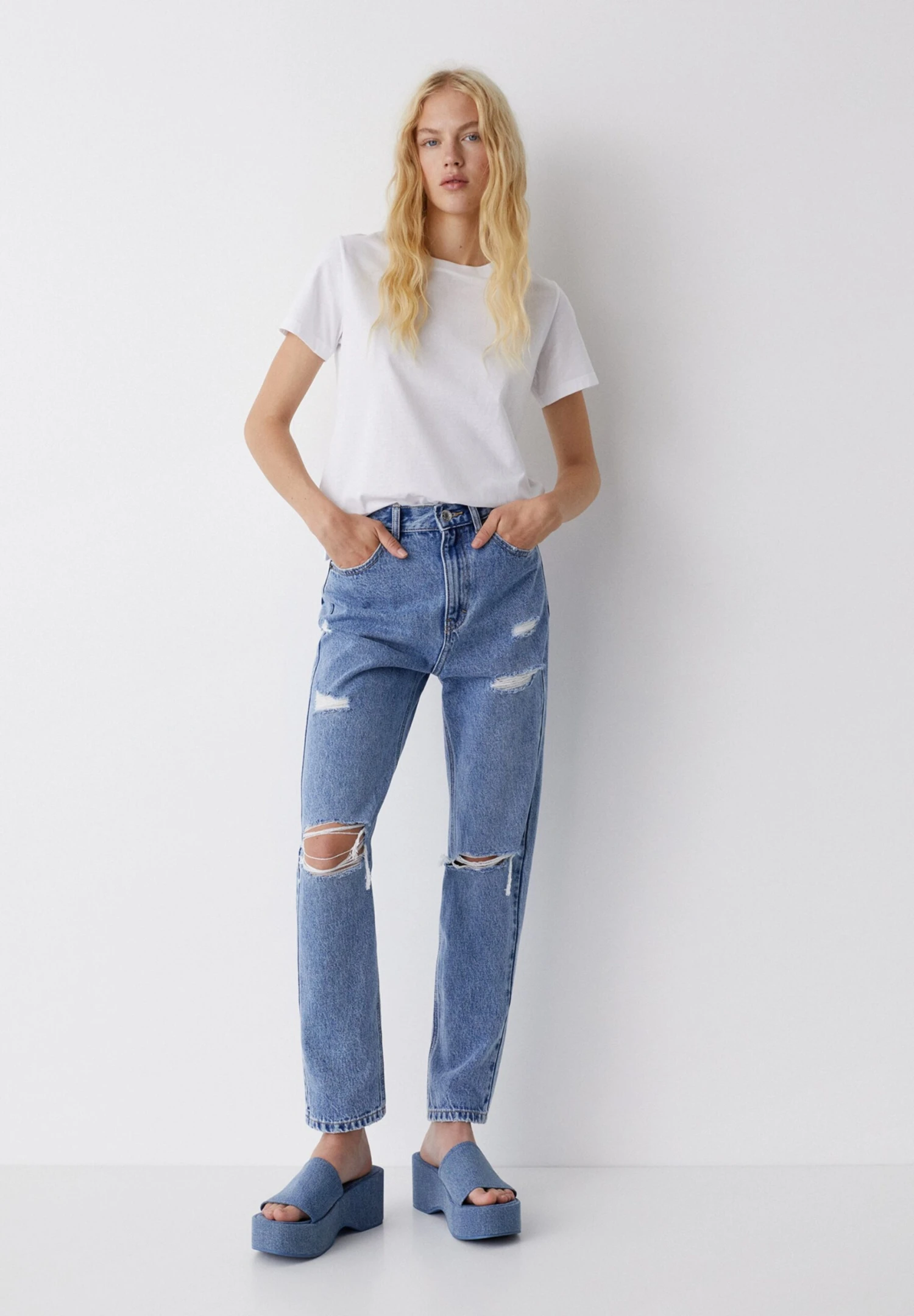 PULL & BEAR Ripped- Straight Leg Jeans - Blue Denim 2 PULL & BEAR Ripped- Straight Leg Jeans - Blue Denim - Afbeelding 2
