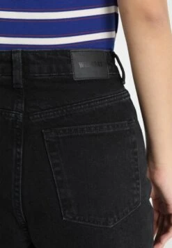 WEEKDAY Rowe Extra High Straight Jeans - Straight Leg Jeans - Echo Black -Only Mode Winkel 4526edd312564345bd3be51840714a96