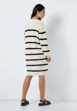Noisy May Nmmaysa Stripe O Neck Dress - Gebreide Jurk - Eggnog/Black -Only Mode Winkel 45a11692a8e544cfa32b9a282cd7dea4