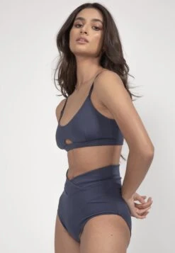 Wendbares Bikini-Top Diani - Bikinitop - Dunkelblau -Only Mode Winkel 4626f97cd20845ab950c9cc751bcef09