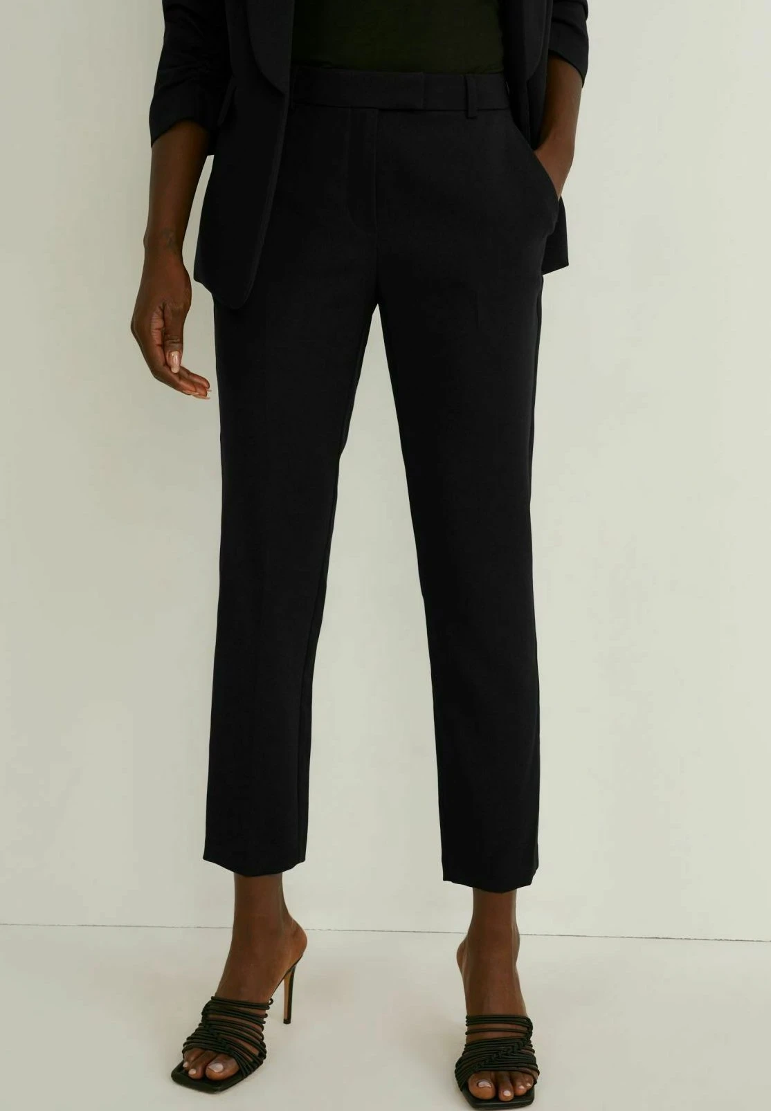 Mid Waist Slim Fit - Broek - Schwarz 1 Mid Waist Slim Fit - Broek - Schwarz