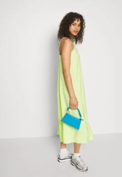 Vero Moda Tall Vmqueeny Calf Singlet Drees - Jurk - Sharp Green -Only Mode Winkel 46b0cc13b8f24949b1abfd3ad0e920bd