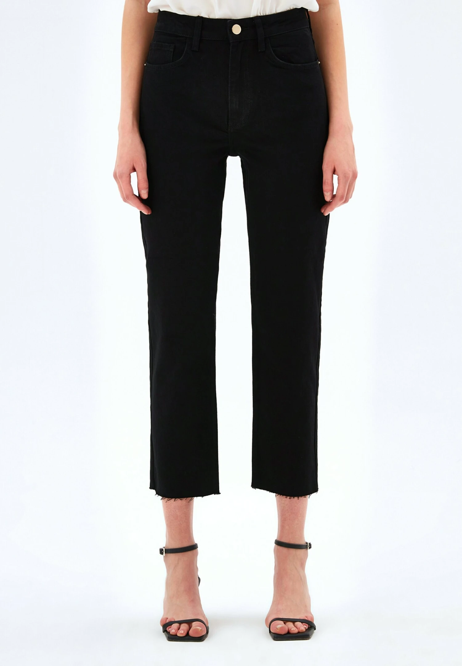 Cropped- Straight Leg Jeans - Black 1 Cropped- Straight Leg Jeans - Black