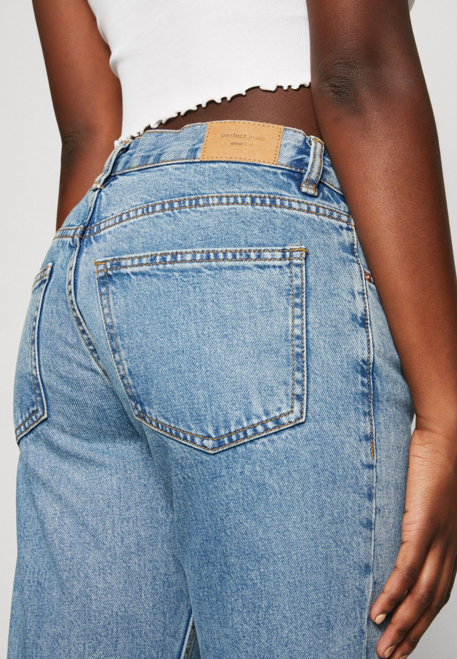 Gina Tricot Low - Straight Leg Jeans - Tinted Blue 4 Gina Tricot Low - Straight Leg Jeans - Tinted Blue - Afbeelding 4