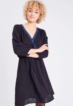 Ausgestelltes Mit Wickelkragen - Jerseyjurk - Noir -Only Mode Winkel 4879db50f1b64ae0b421f50cb02e9c94