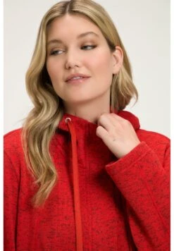 Ulla Popken Halflange Jas - Rouge Carmin 6 Ulla Popken Halflange Jas - Rouge Carmin -Only Mode Winkel 48c4d8ee52d1475784e7eb4991b56ae3