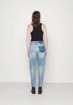 Calvin Klein Jeans Mom Jean - Relaxed Fit Jeans - Denim Light 7 Calvin Klein Jeans Mom Jean - Relaxed Fit Jeans - Denim Light -Only Mode Winkel 4c257f0e747a4db7b1bea697fb9eedd5