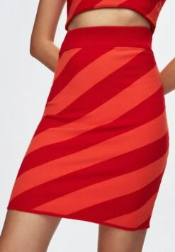 Catherine - Kokerrok - Red -Only Mode Winkel 4c7840f4ba1e49d49d37f154639dfaae