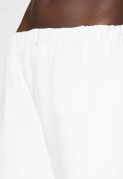 Hugo Nasuede - Trainingsbroek - White -Only Mode Winkel 4c854e1700ac4387abd26d8a8a5c71ff