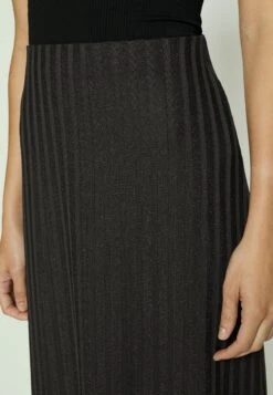 Gina Tricot Maxi Skirt - Maxirok - Black 11 Gina Tricot Maxi Skirt - Maxirok - Black -Only Mode Winkel 4cfb1661a79642a38f1199631b266f4f