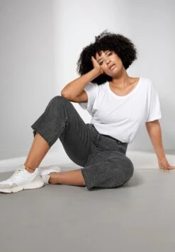 Culotte - Straight Leg Jeans - Schwarz 16 Culotte - Straight Leg Jeans - Schwarz -Only Mode Winkel 4d0fd96e908a4d2d93b47de27f9fa011