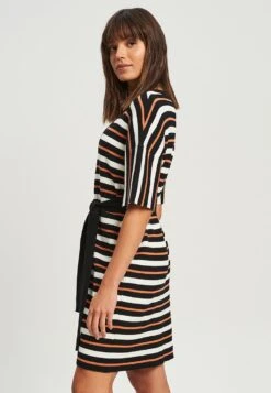 Calli Petras - Gebreide Jurk - Orange Stripe 10 Calli Petras - Gebreide Jurk - Orange Stripe -Only Mode Winkel 4e68d1dd77974733a9754c6bd20898f5