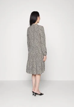 Saint Tropez Edasz Ls - Jurk - Night Sky Zig Zebra 8 Saint Tropez Edasz Ls - Jurk - Night Sky Zig Zebra -Only Mode Winkel 4f9d13d9f74643218178c3cac9a3ec70