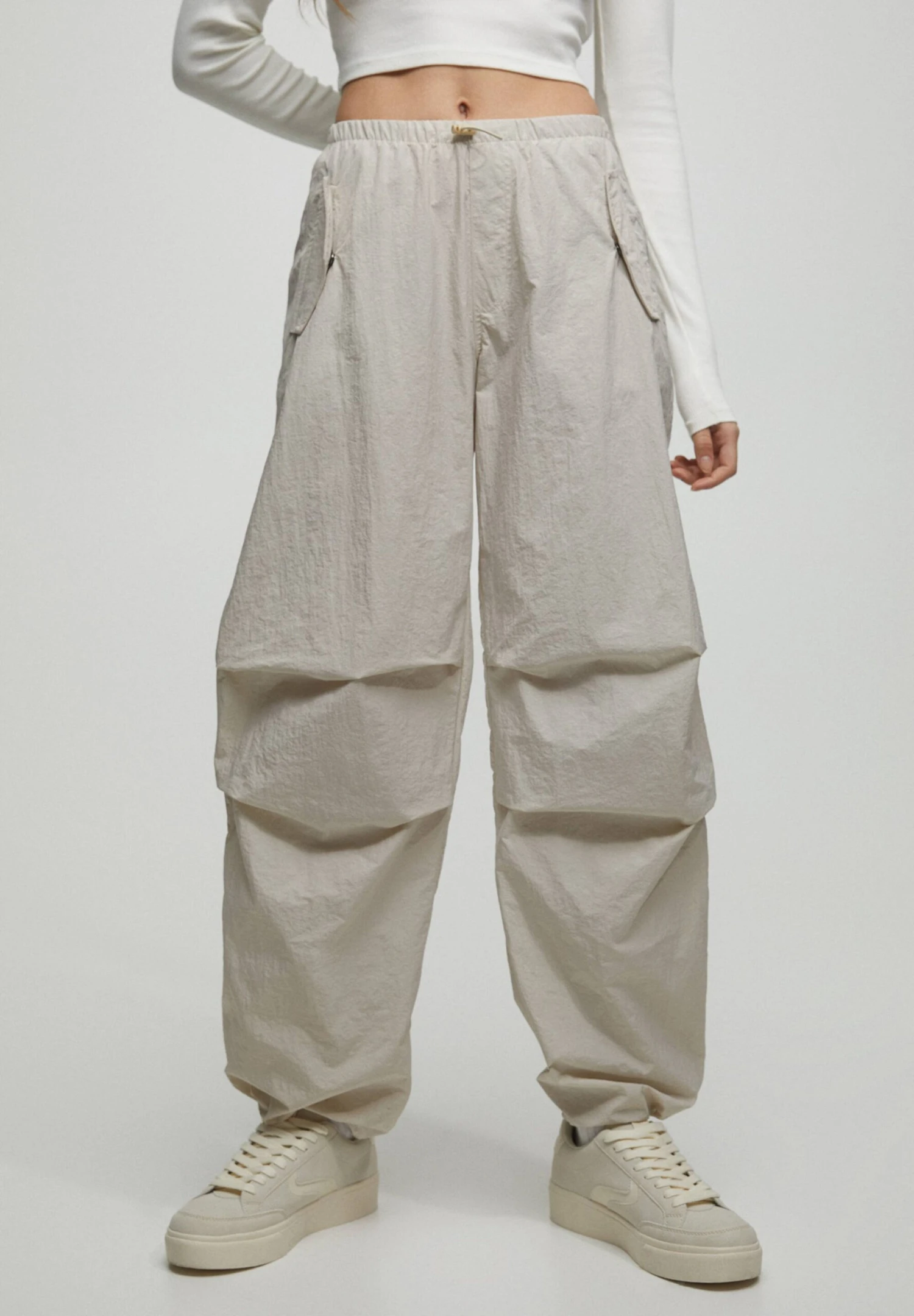 PULL & BEAR Parachute- Broek - Beige 1 PULL & BEAR Parachute- Broek - Beige