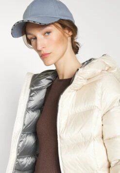 Colmar Originals Donsjas - Off-White -Only Mode Winkel 52d26716a14240019edade7afc2772db