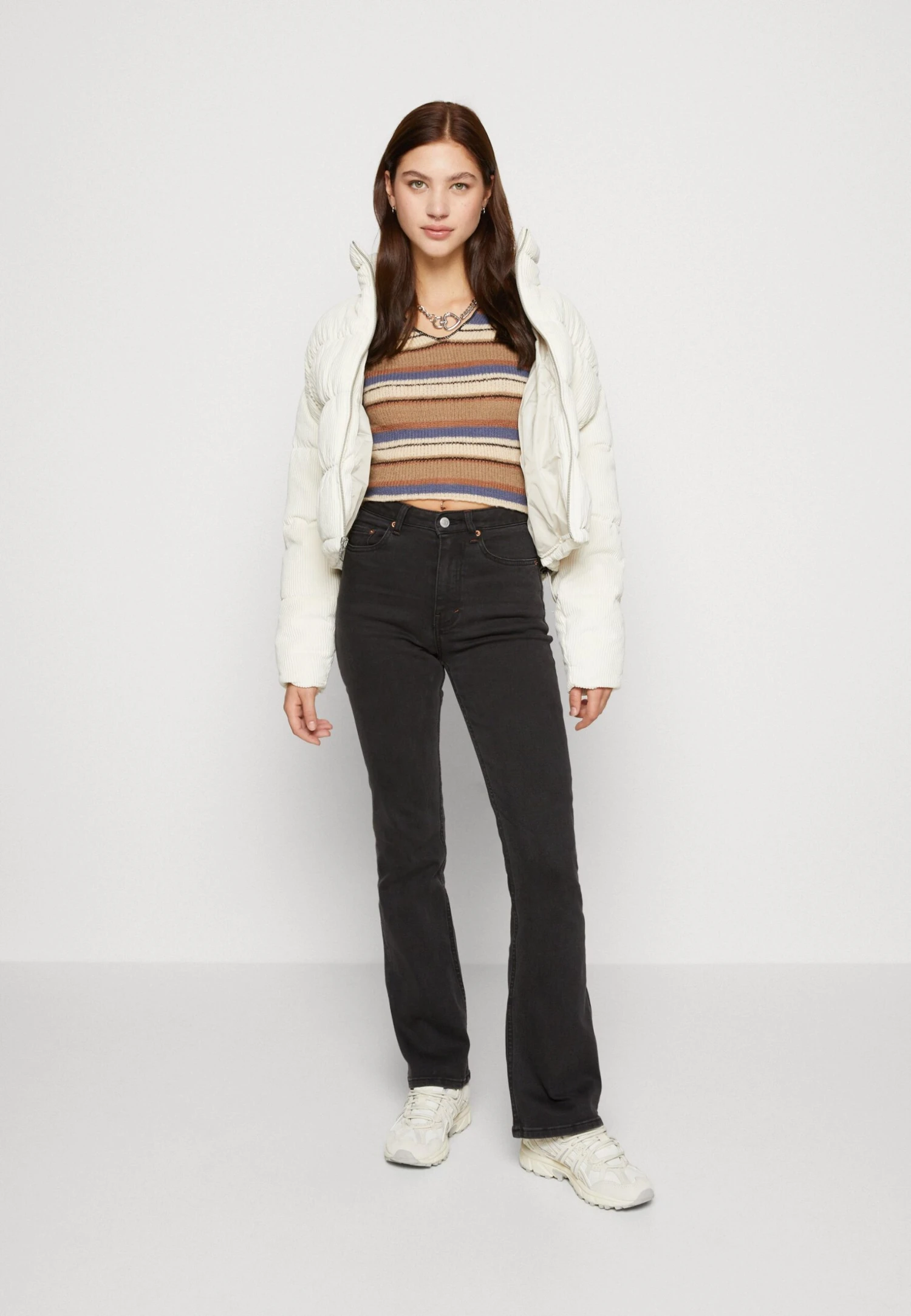 WEEKDAY Glow Curve - Flared Jeans - Black Lux 2 WEEKDAY Glow Curve - Flared Jeans - Black Lux - Afbeelding 2