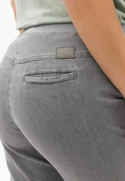 BRAX Style Pam - Straight Leg Jeans - Light Grey -Only Mode Winkel 533bf12215c84922b97ce9302fead08b