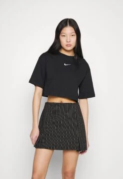 Nike Sportswear Trend Crop Tee - T-Shirt Basic - Black/White 9 Nike Sportswear Trend Crop Tee - T-Shirt Basic - Black/White -Only Mode Winkel 5348263239184d4e8a208023a62a6474