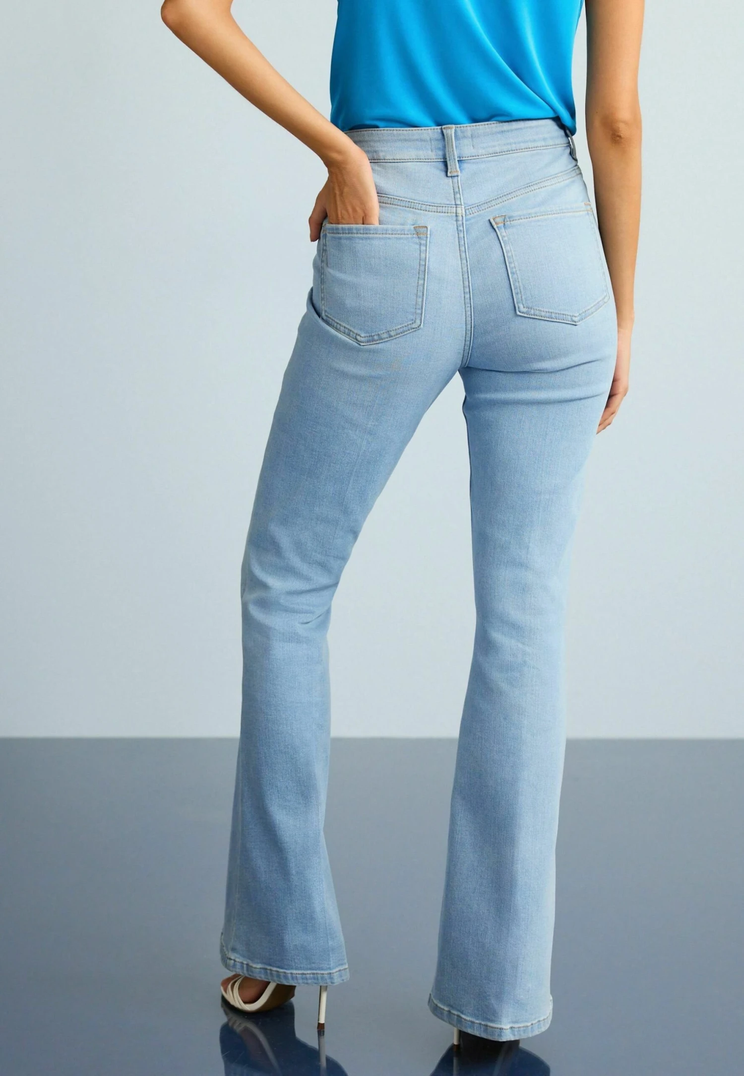 Next Stretch Standard - Flared Jeans - Bleach Wash 4 Next Stretch Standard - Flared Jeans - Bleach Wash - Afbeelding 4