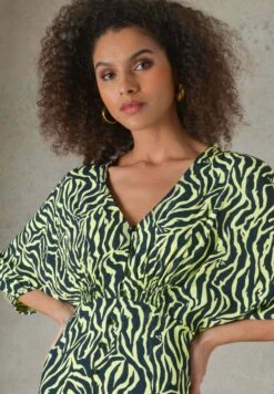 Zebra Button Front Midi - Blousejurk - Green Multi 6 Zebra Button Front Midi - Blousejurk - Green Multi -Only Mode Winkel 55c21d8246db4825acc27fef28d95acc