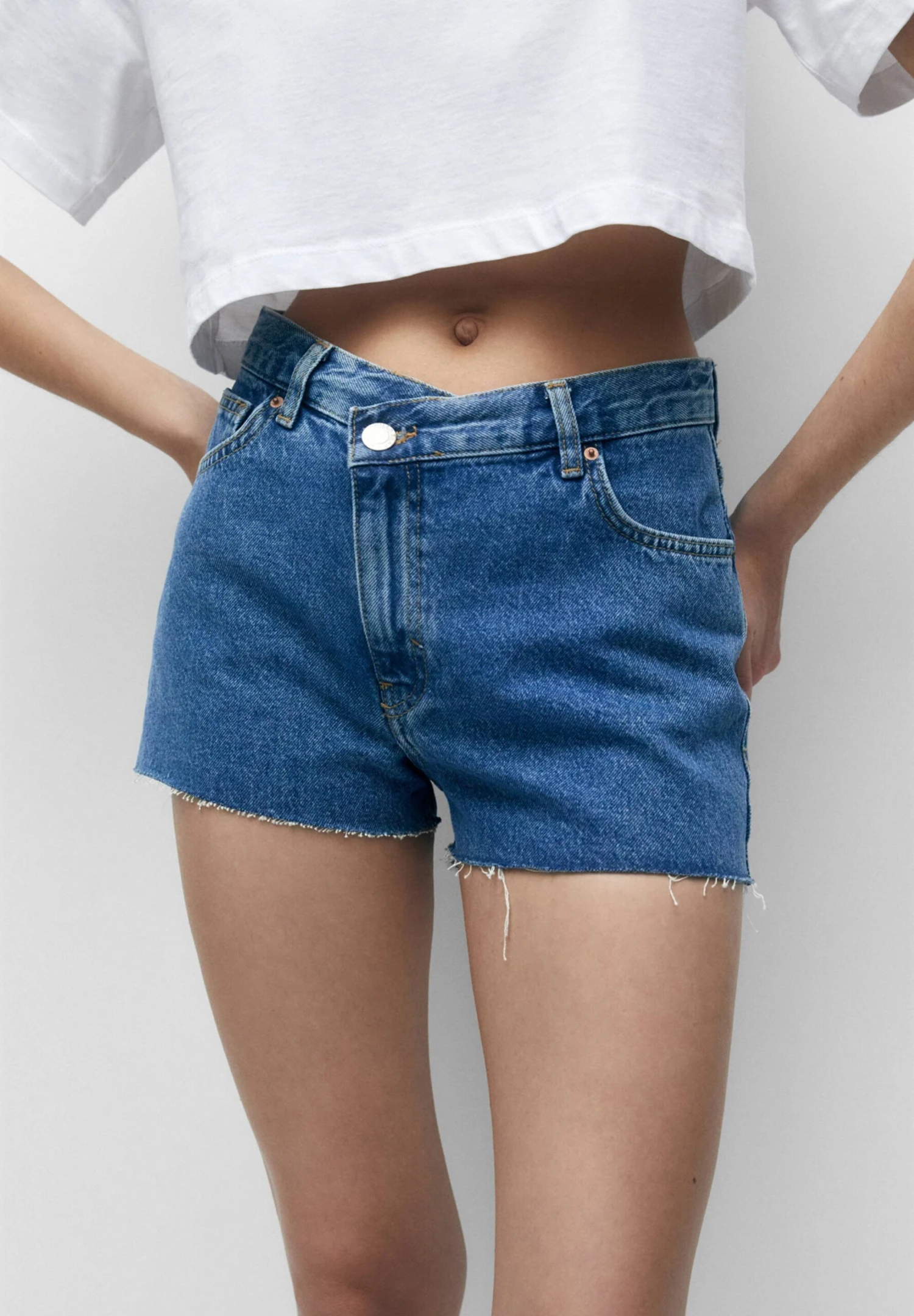 PULL & BEAR With Crossover Waistband - Jeansshort - Blue Grey 4 PULL & BEAR With Crossover Waistband - Jeansshort - Blue Grey - Afbeelding 4